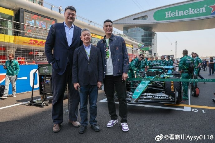聯(lián)動F1！翟曉川曬與姚明、阿隆索、范志毅、周冠宇等的合照