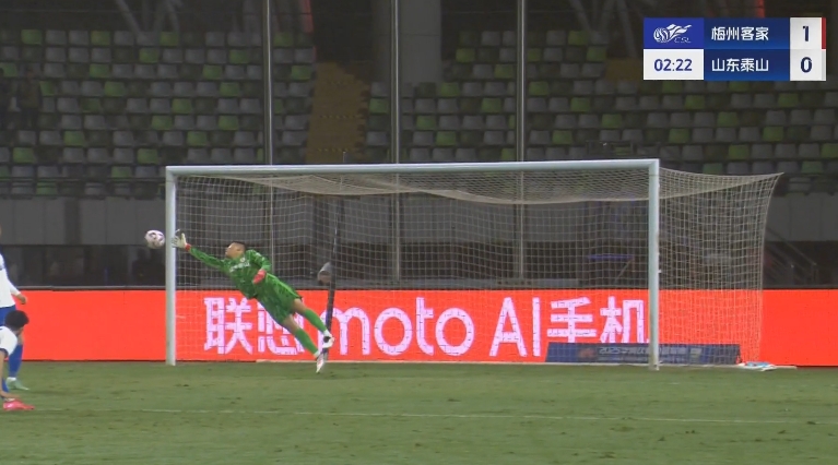 梅州開場2分鐘1-0泰山！茹子楠不停球抽射世界波攻破王大雷大門