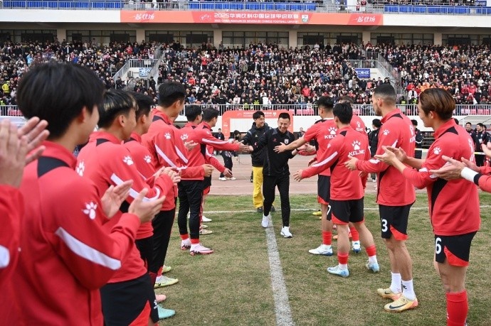 今日賽前，俱樂部為前球員馬曉磊及文爍舉行了退役儀式
