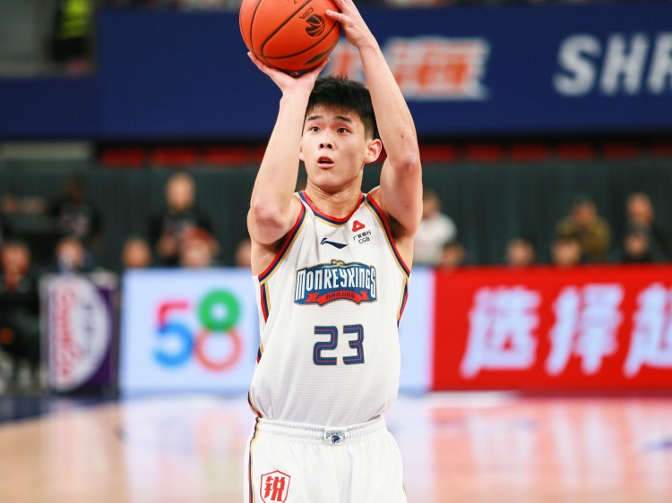 攻擊欲望很強(qiáng)！林葳半場出手14次拿下14分1板1助2斷