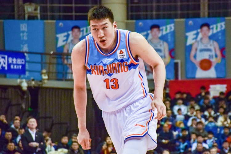 高效輸出！李炎哲半場(chǎng)7中5拿到12分2板1助1斷2帽