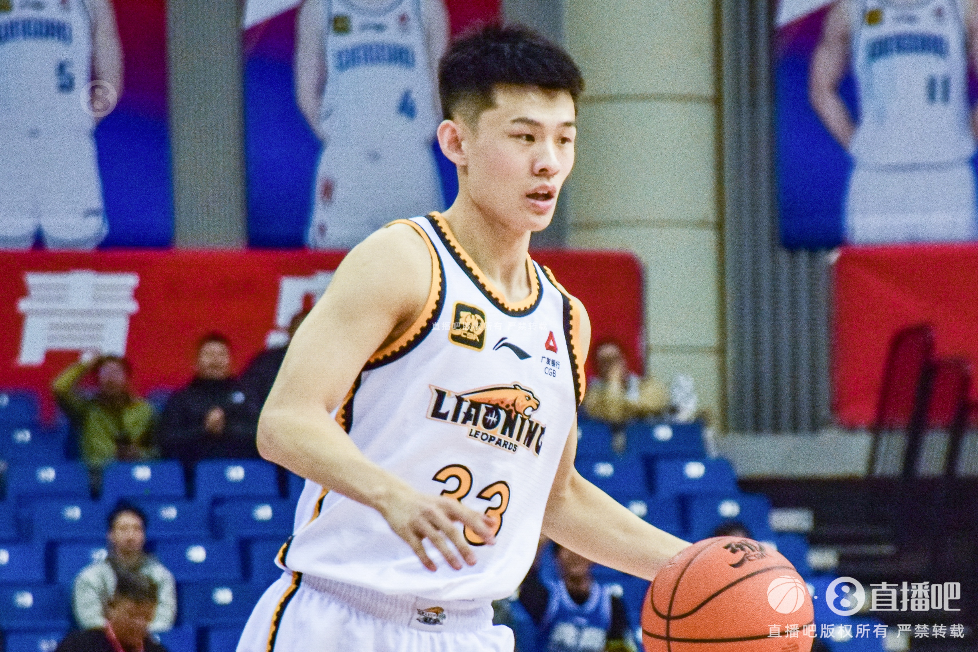 太準了！王嵐嵚半場4記三分球拿下12分2板2助1斷