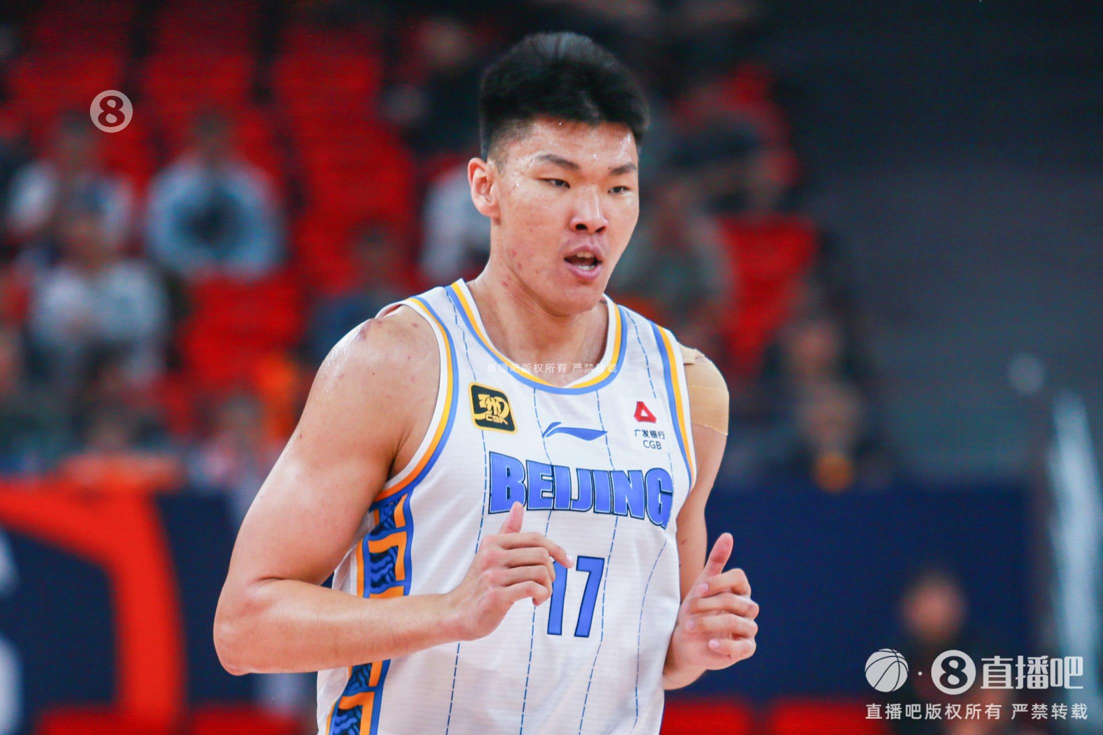 進(jìn)攻端把握機會不錯！范子銘10投7中貢獻(xiàn)16分3助攻