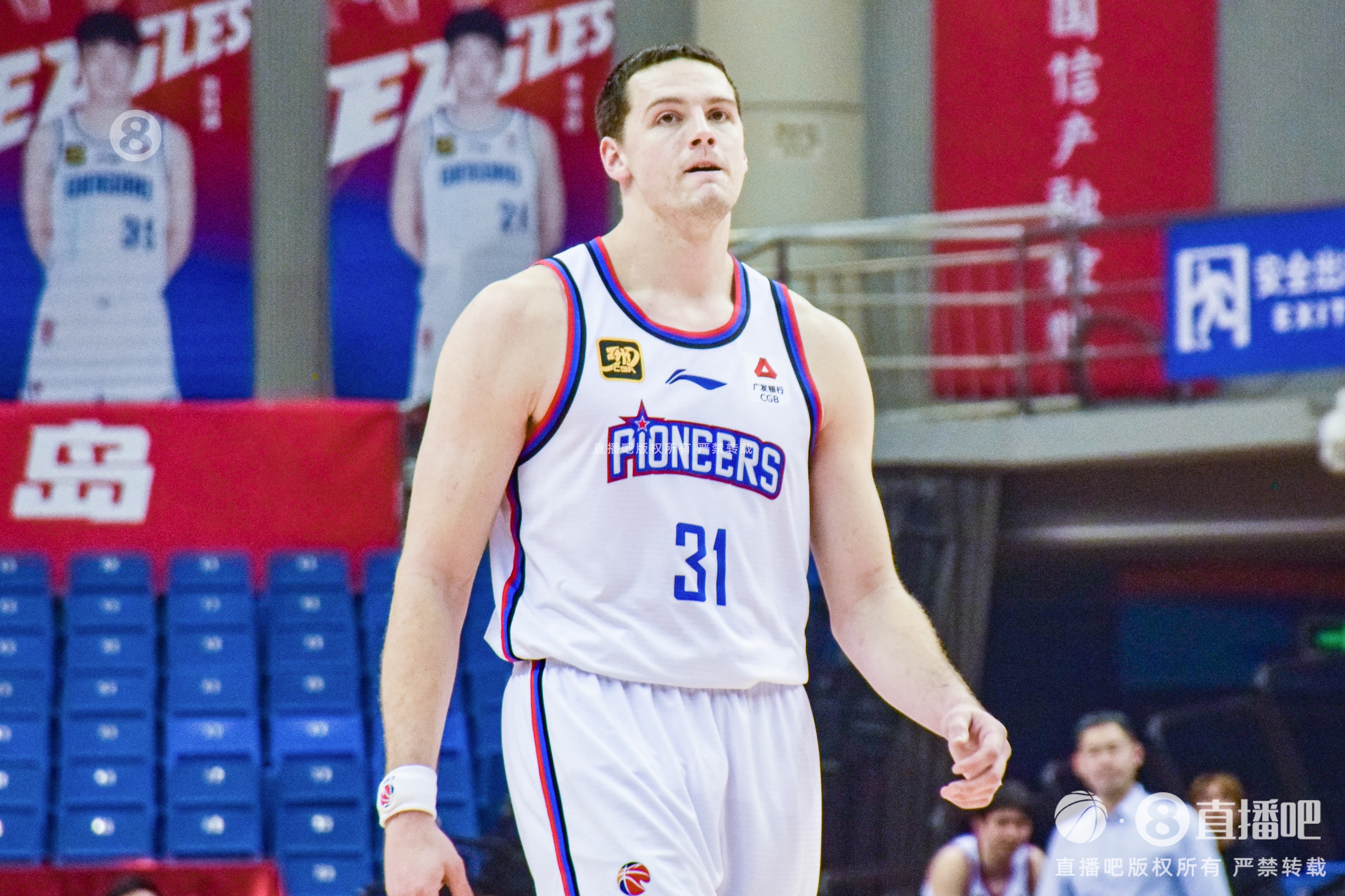 狀態(tài)不對勁！大衛(wèi)-詹姆斯10中3僅拿7分8板4助 4失誤
