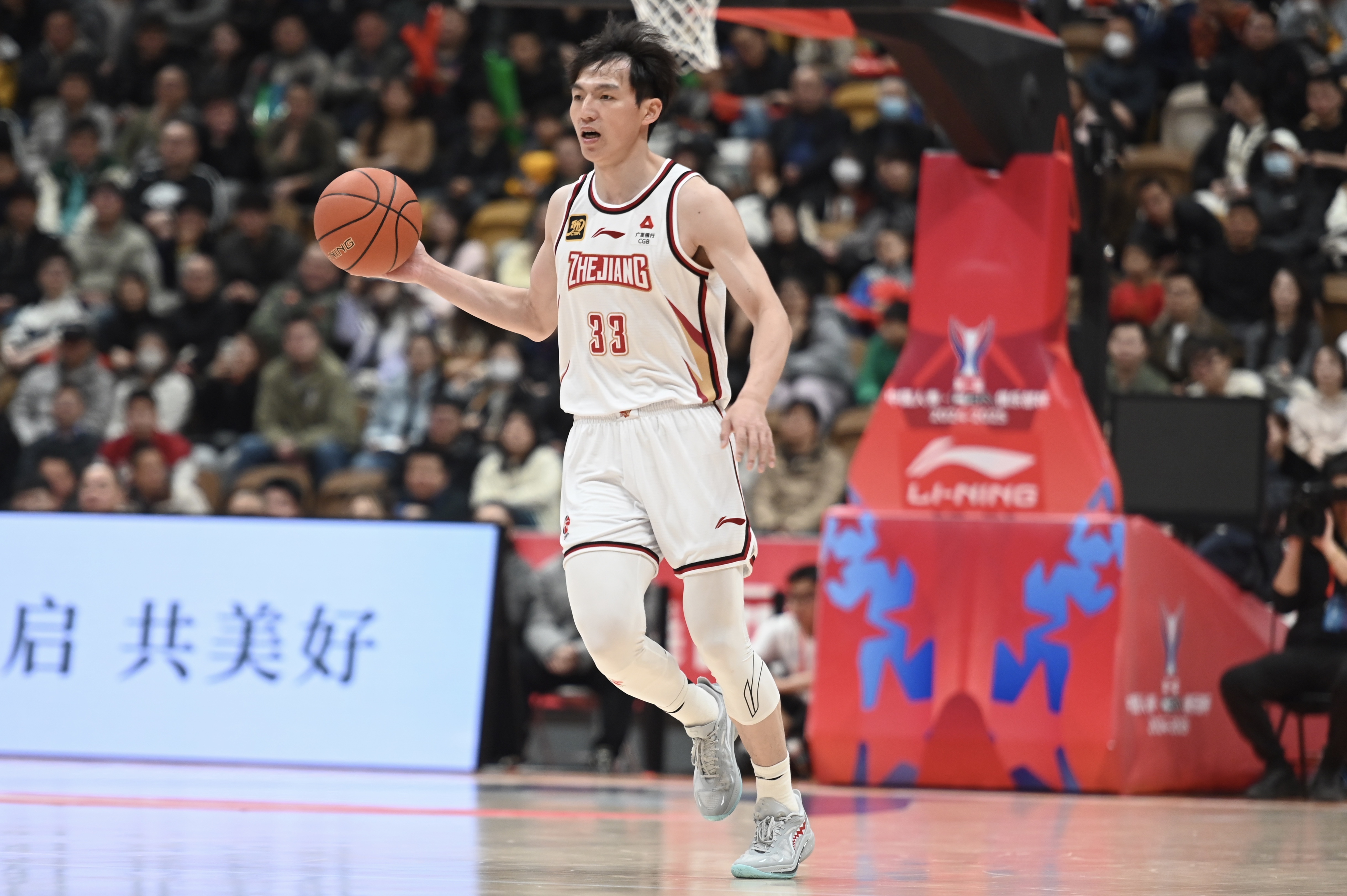 雙槍表現(xiàn)不錯(cuò)！吳前和陸文博均9中5&三分合計(jì)15中7合砍30分