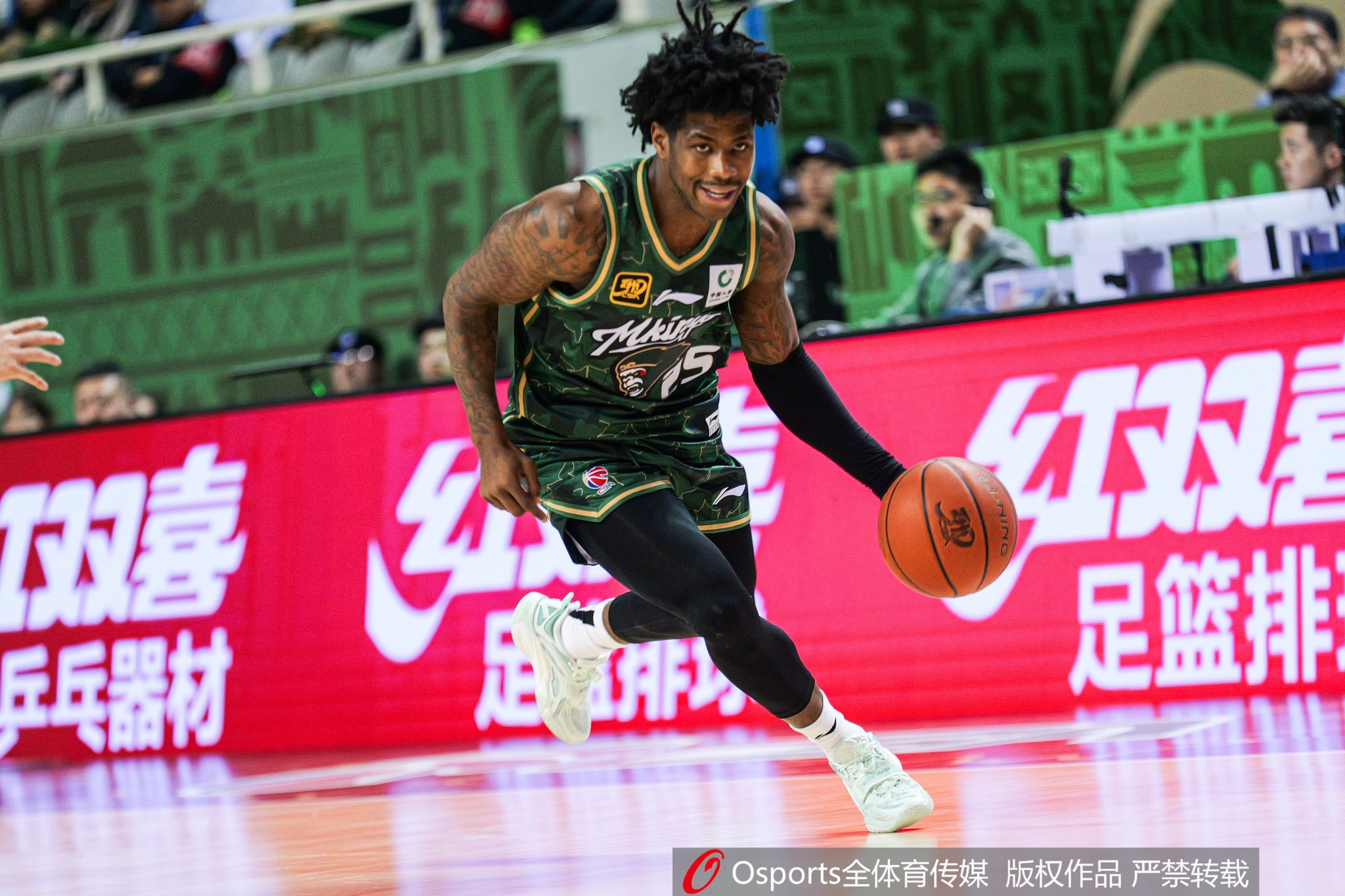 這外援猛得很！肯德里克-戴維斯16投12中&罰球18中15砍43分6板9助